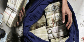 دہلی میں پرانے 100 اور 500 کے نوٹوں کا ذخیرہ ضبط