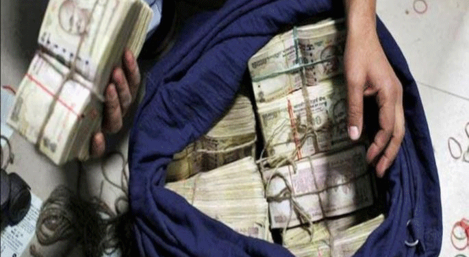 دہلی میں پرانے 100 اور 500 کے نوٹوں کا ذخیرہ ضبط