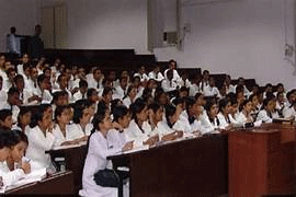 500 روپے کے لیے حاملہ کے پیٹ پر ماری لات