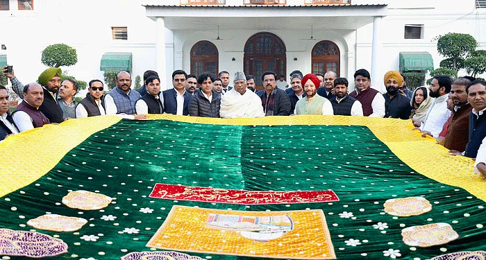 کھڑگے نے اجمیر شریف درگاہ کے لیے روانہ کی چادر
