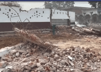 سنبھل میں  غیر قانونی قرارد ی گئی مسجد مسلمانوں نے خود ہی شہید کردی