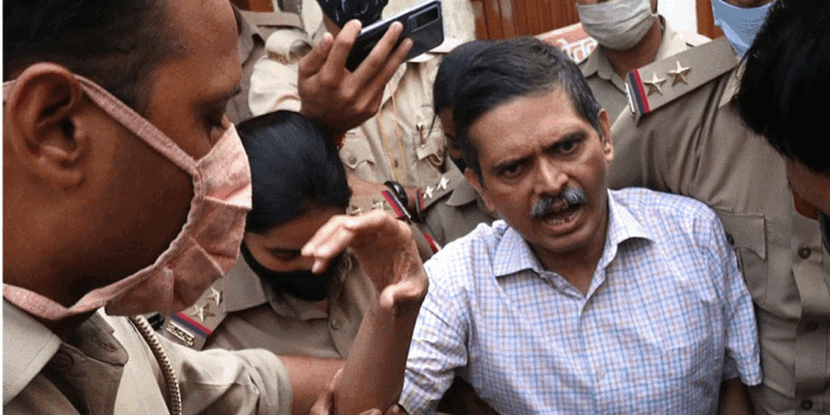 سابق آئی پی ایس افسر امیتابھ ٹھاکر جیل کے بعد اسپتال میں نظر بند