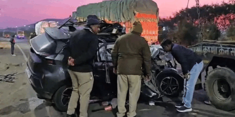 اندور میں  اندوہناک سڑک حادثہ میں 3 افراد  کی موت