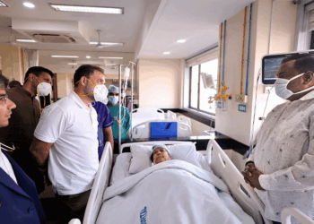 آلودہ پانی پینے کے سبب بیمار پڑے لوگوں  سے راہل گاندھی کی ملاقات