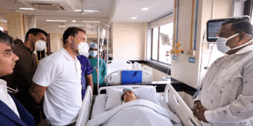 آلودہ پانی پینے کے سبب بیمار پڑے لوگوں  سے راہل گاندھی کی ملاقات