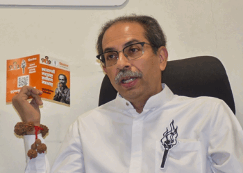 شیوسینا (یو بی ٹی) کی جانب سے لگائے گئے  پوسٹرسے سیاسی حلقوں میں ہنگامہ