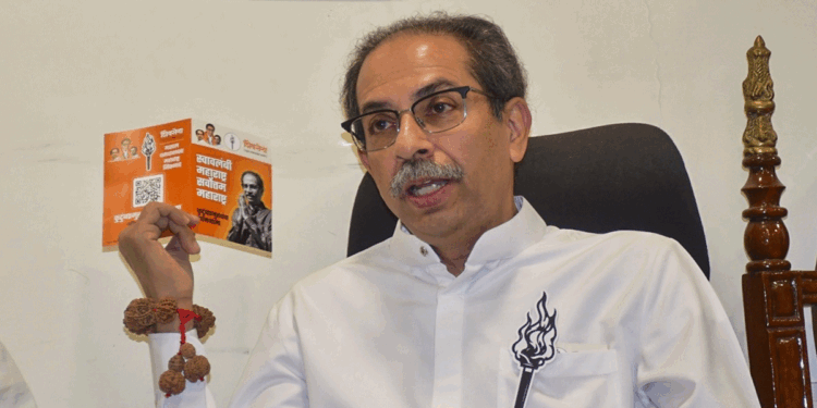 شیوسینا (یو بی ٹی) کی جانب سے لگائے گئے  پوسٹرسے سیاسی حلقوں میں ہنگامہ