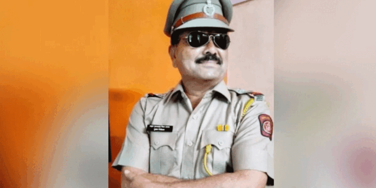 مہاراشٹر میں یوم جمہوریہ کی تقریب کے دوران  دل کا دورہ پڑنے سےآبکاری افسرکی  موت