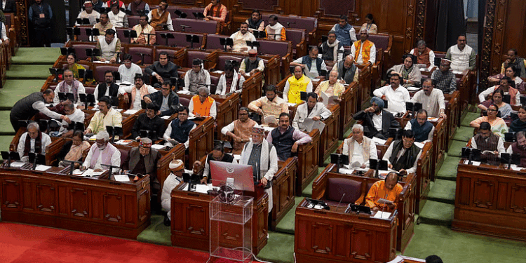 یوپی اسمبلی میں اب تک کا سب سے بڑا 9,12,696 کروڑ روپے کا بجٹ پیش