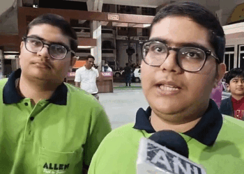 جے ای ای مینزمیں جڑواں بھائیوں نے رقم کی تاریخ