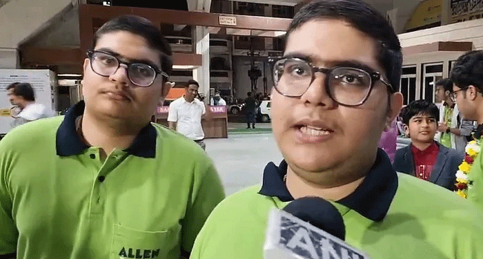 جے ای ای مینزمیں جڑواں بھائیوں نے رقم کی تاریخ