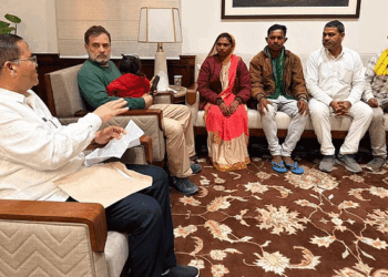 سنگرولی سے آئے قبائلیوں کے نمائندہ وفد سے راہل گاندھی کی ملاقات