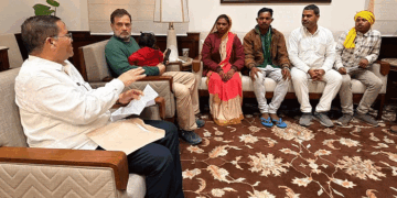 سنگرولی سے آئے قبائلیوں کے نمائندہ وفد سے راہل گاندھی کی ملاقات