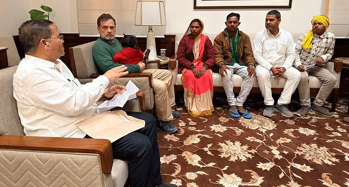 سنگرولی سے آئے قبائلیوں کے نمائندہ وفد سے راہل گاندھی کی ملاقات