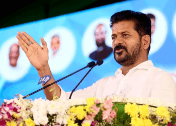 بزرگ والدین کی دیکھ بھال نہ کرنے پر  تنخواہ میں 15 فیصد تک کٹوتی