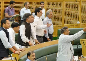 جموں و کشمیر اسمبلی میں حزب اختلاف اور حزب اقتدار کے لیڈران آمنے سامنے