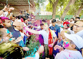 راہول گاندھی نے پارٹی کارکنوں کے ساتھ ہولی منائی