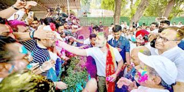 راہول گاندھی نے پارٹی کارکنوں کے ساتھ ہولی منائی