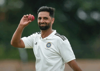 تیز گیندباز عاقب نبی کو خاص ایوارڈ