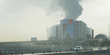 ایران کے ڈرون حملے سے دبئی ایئرپورٹ پر آگ