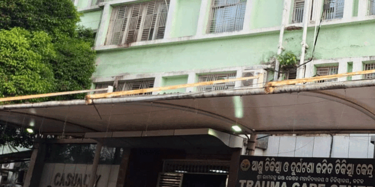 کٹک میں ایس سی بی میڈیکل کالج کے ٹراما کیئر آئی سی یو میں آگ