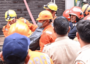 دہلی  میں آگ لگنے سے3بچوں سمیت 9 لوگوں کی دردناک موت