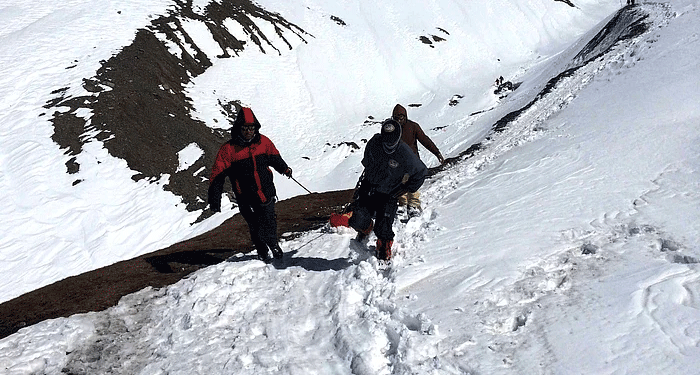 لداخ میں برفانی تودہ کی زد میں آنے سے  7 لوگوں کی موت