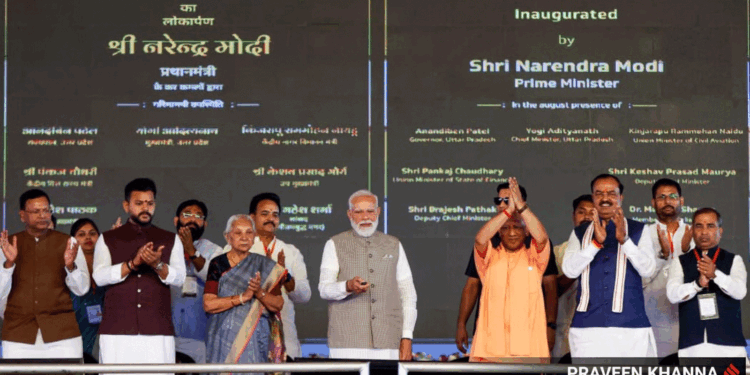 پی ایم مودی کے ہاتھوں  ’نوئیڈا انٹرنیشنل ایئرپورٹ‘  کا افتتاح