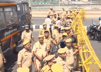 اترپردیش میں ’سی ایم ہیلپ لائن‘ ملازمین کا لکھنؤ میں احتجاج