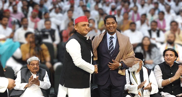 بابا صاحب کے پوتے کی ایس پی سربراہ سے ملاقات