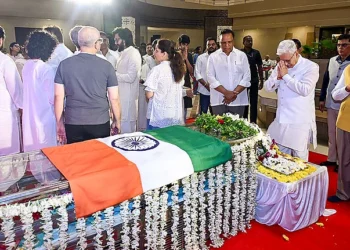 آشا بھوسلے کو نمناک آنکھوں سے الوداع