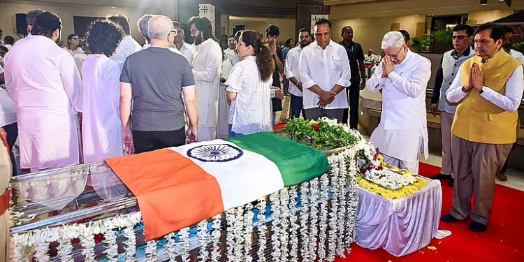 آشا بھوسلے کو نمناک آنکھوں سے الوداع