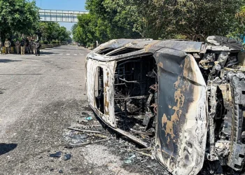 نوئیڈا سے فرید آباد تک ملازمین کا پرتشدد احتجاج