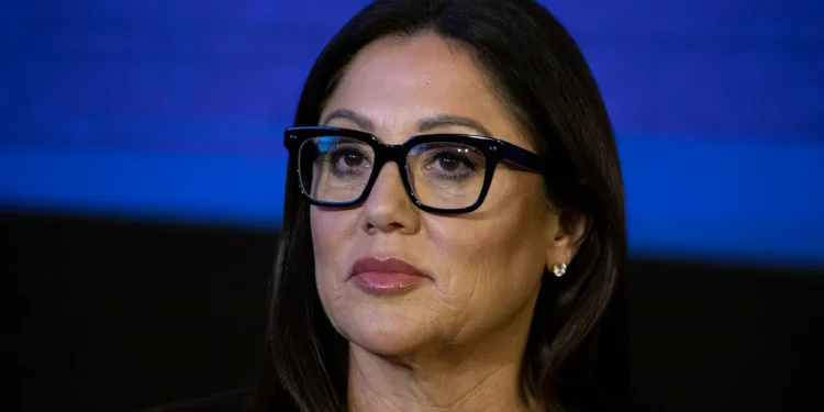 ٹرمپ کابینہ کی رُکن لوری شاویز عہدے سے دستبردار