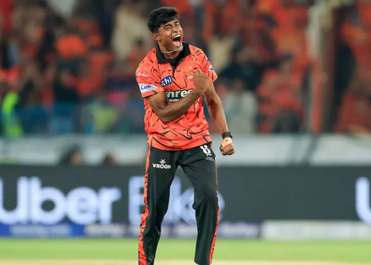 ماں نے زیور بیچ کر بیٹے کو کرکٹ کے جوتے دلائے