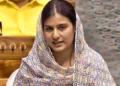 اقرا حسن نے مہلوک آدتیہ کی دادی اور ماں کو گلے لگا کر ہمدردی کا اظہار کیا