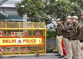 دہلی پولیس کے چھاپے کے دوران جنوبی افریقی  خاتون چھلانگ لگا کر ہلاک