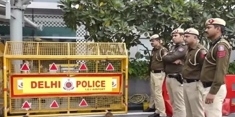 دہلی پولیس کے چھاپے کے دوران جنوبی افریقی خاتون چھلانگ لگا کر ہلاک