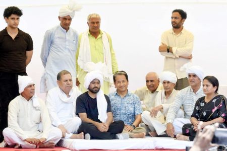 کاکروچ تحریک میں شدت، دھرمیندر پردھان کے استعفیٰ کا مطالبہ