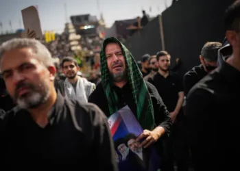  ہزاروں نم آنکھو ں کے درمیان ایران کے سپریم لیڈر آیت اللہ علی خامنہ ای  سپرد خاک
