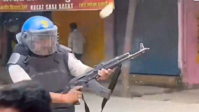 سیوان میں اے کے-47 سے فائرنگ کرنے والا جوان معطل