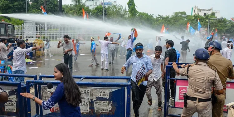 پٹنہ میں بھرتی امتحانات میں بے ضابطگیوں کے خلاف طلبہ کا مارچ