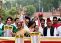 پارلیمنٹ احاطہ میں امت شاہ کے خلاف اپوزیشن کا دھرنا و مظاہرہ جاری