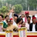 پارلیمنٹ احاطہ میں امت شاہ کے خلاف اپوزیشن کا دھرنا و مظاہرہ جاری