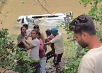 مدھیہ پردیش میں خوفناک حادثہ، عقیدت مندوں سے بھری کار برساتی نالے میں بہہ گئی، 8 افراد کی موت
