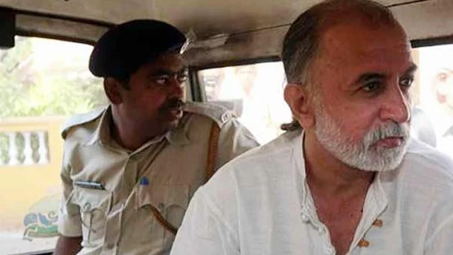 صحافی ترون تیج پال نے پولیس کے سامنے کی خود سپردگی